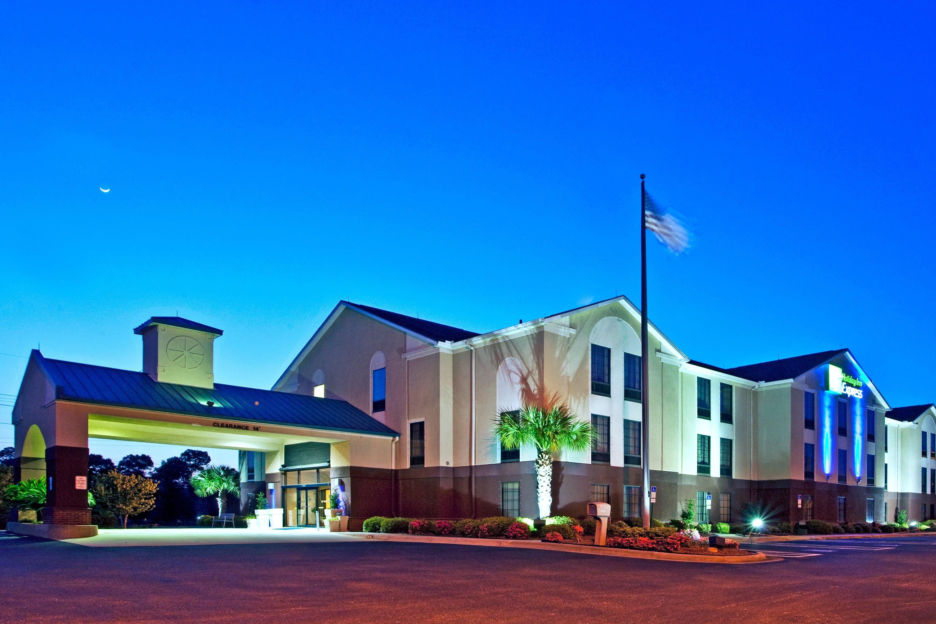 Holiday Inn Express & Suites Milton East I-10, An Ihg Hotel Exterior photo